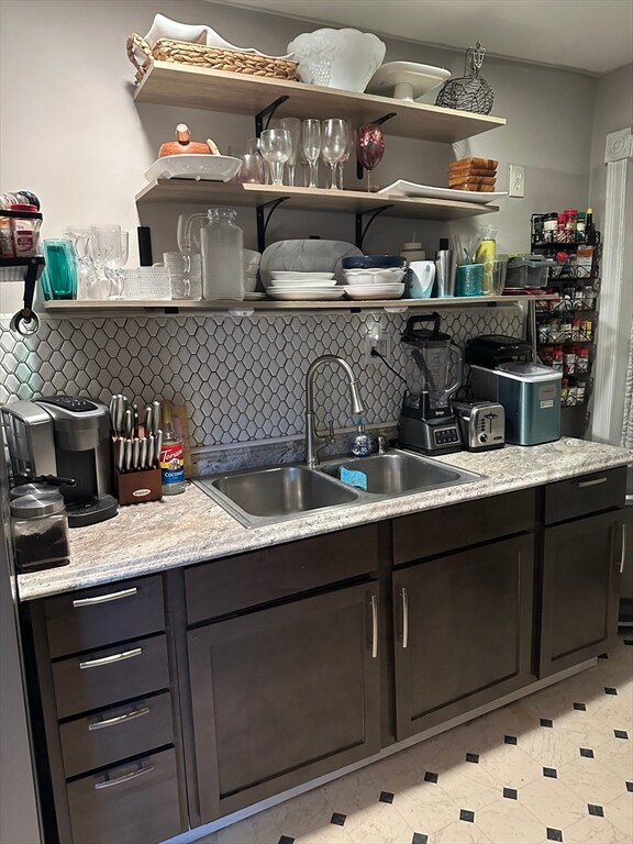 Building Photo - 52 Warner St