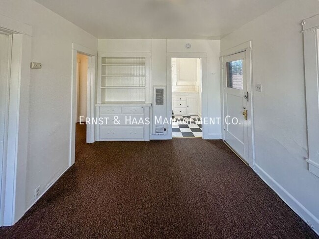 Building Photo - 1618 1/2 E. 4th St.-