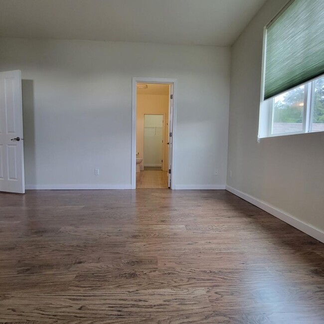 Building Photo - 4 Bedroom plus den, Lacey/Meridian Campus ...
