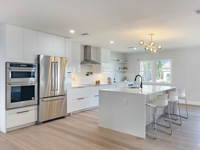 Building Photo - Fully Remodeled Snell Isle Luxury Home - A...