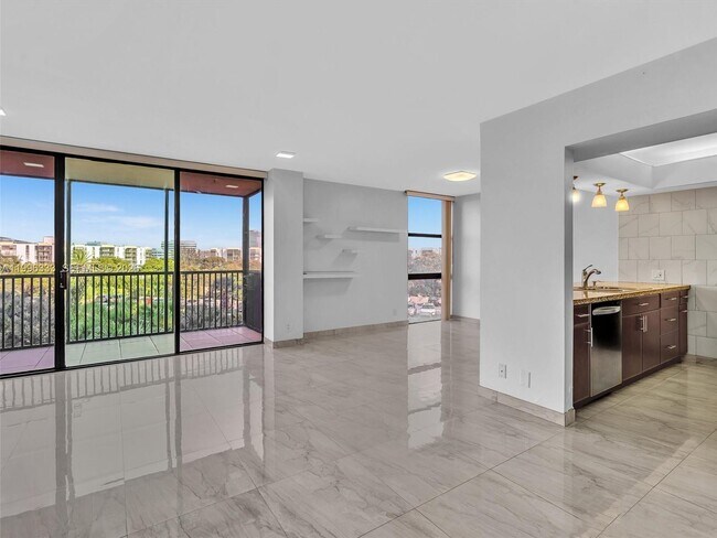 Building Photo - 20301 W Country Club Dr