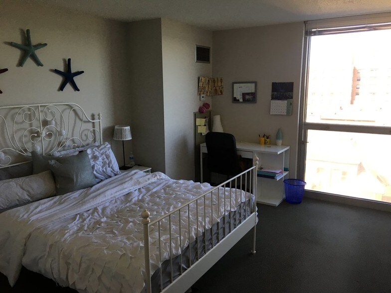 Large bedr - 1660 N Prospect Ave