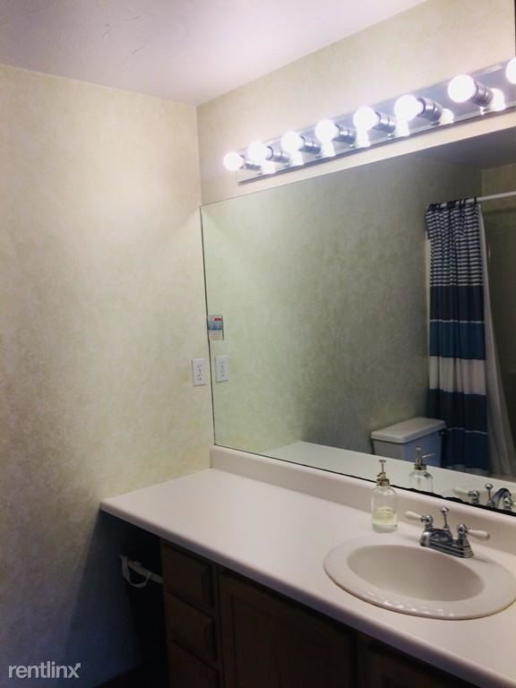 Building Photo - 2 br, 2.5 bath Townhome - 6 Tisdale Dr # 6