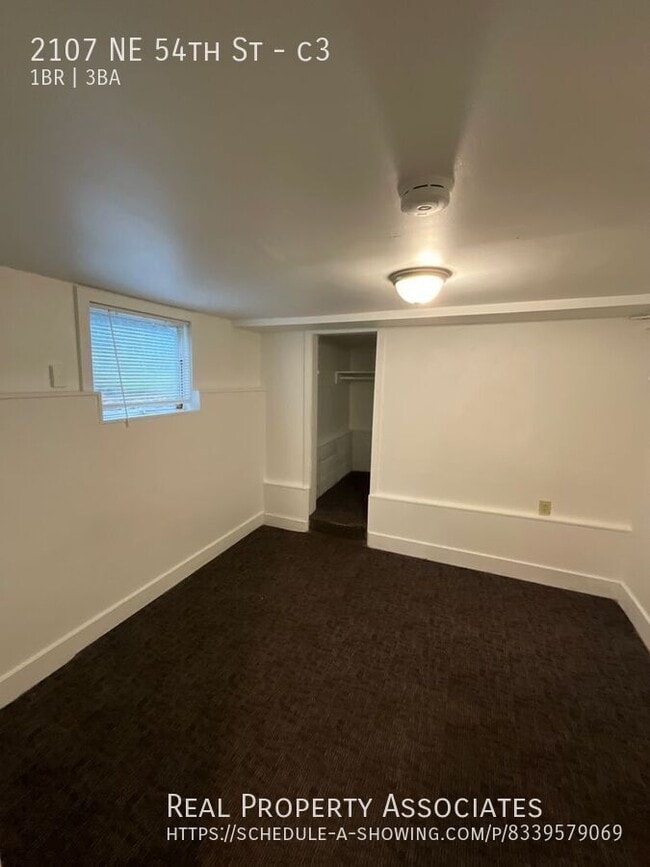 Primary Photo - 2107 NE 54th St