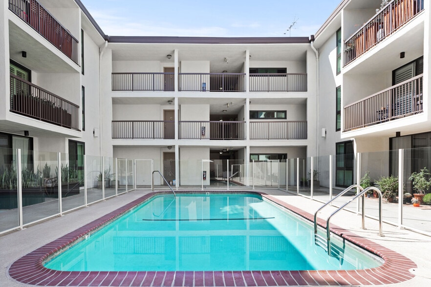 Pool - 911 N Kings Rd