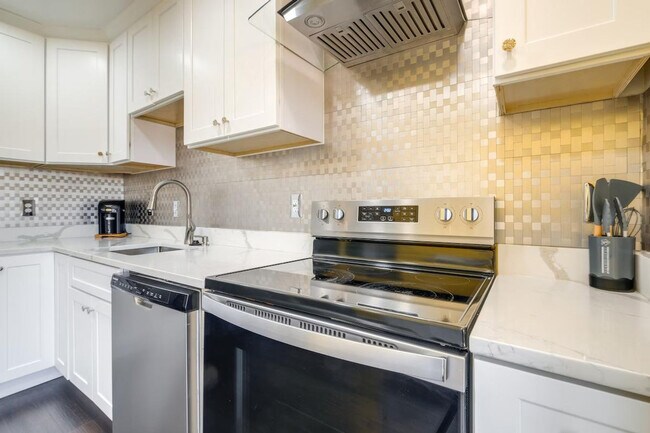 Building Photo - 3 Joyceton Terrace