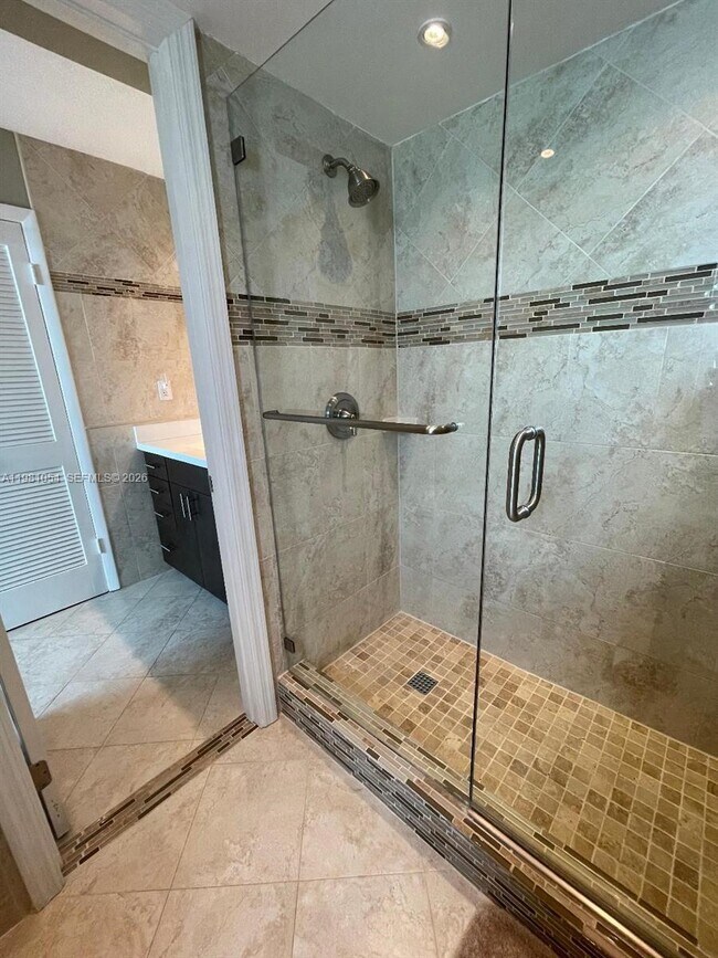 Building Photo - 1410 S Ocean Dr