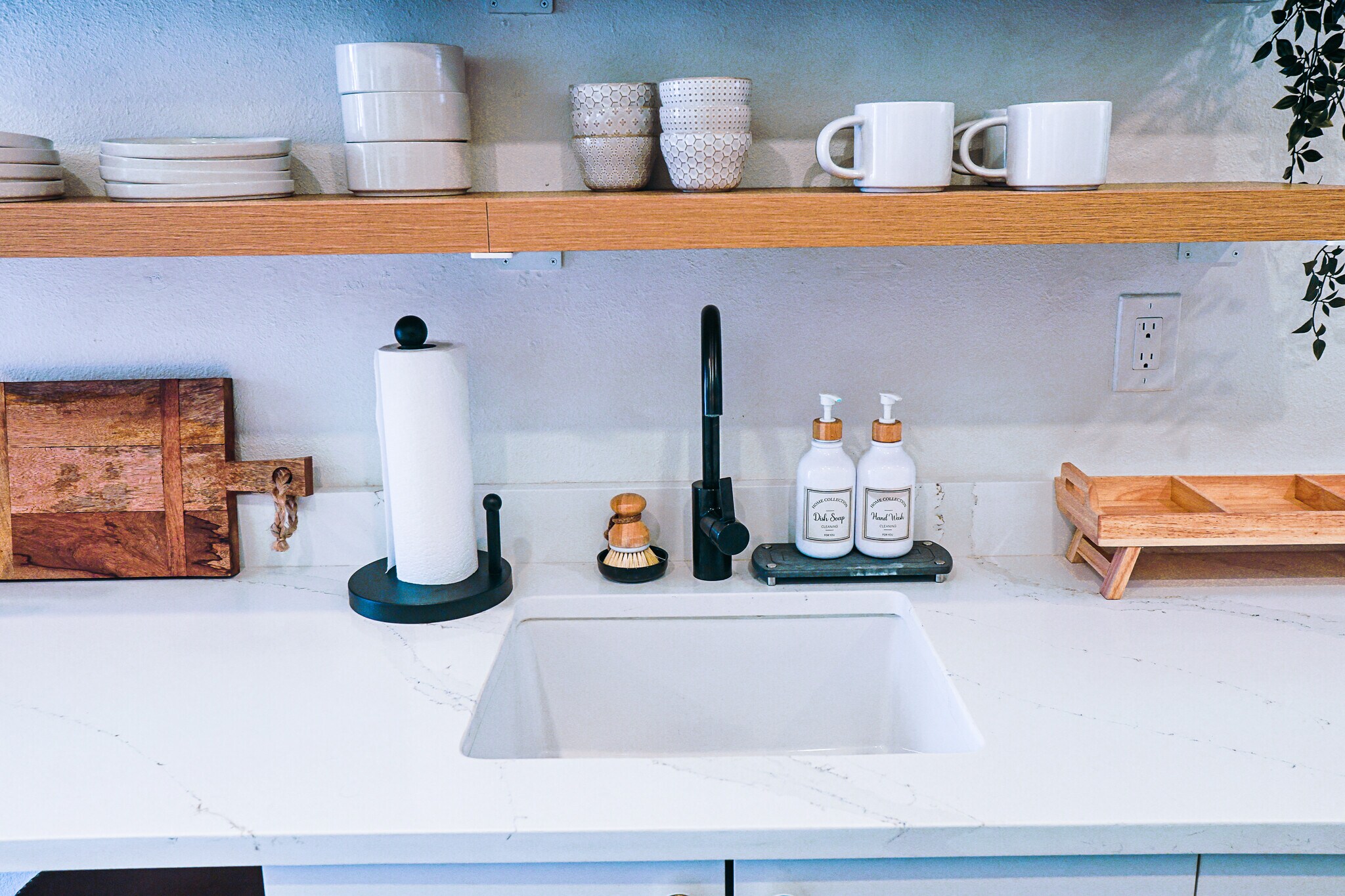 Building Photo - 6007 N Orange Blossom Ave