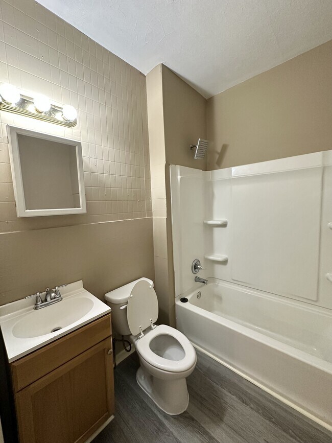 Building Photo - 2320 Wesley Ave SW