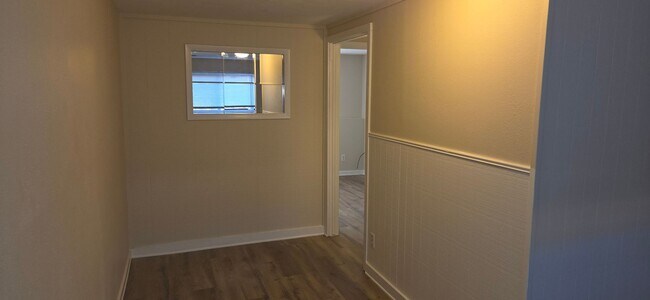 Building Photo - West Side Charmer! 1 bed, 1 bath- All Utilities & Lawn Care Included!