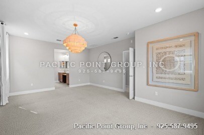 Building Photo - 285 Bear Creek Dr