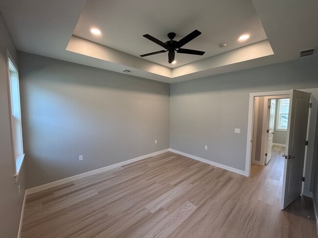 Building Photo - Stunning New Build in Central Manhattan! Available NOW!