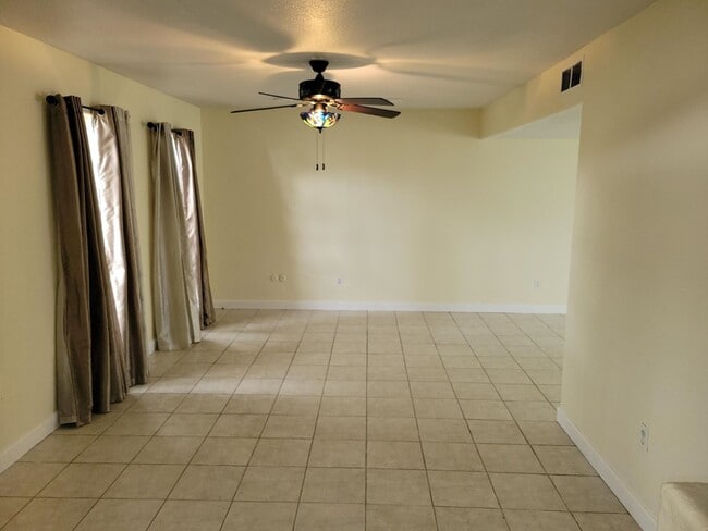 Building Photo - 10813 Sandpiper Dr