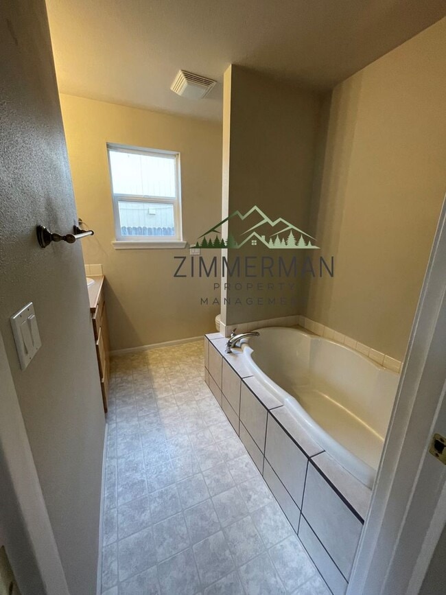 Building Photo - Cute 3-bedroom Home In Springfield