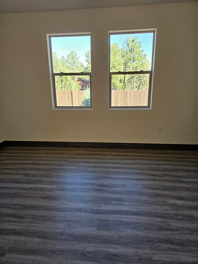 Building Photo - 2890 W Villa Loop