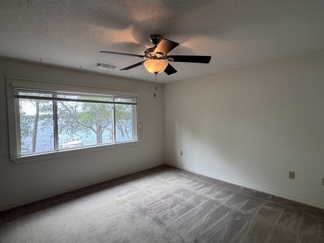Building Photo - 806 Regatta Cir