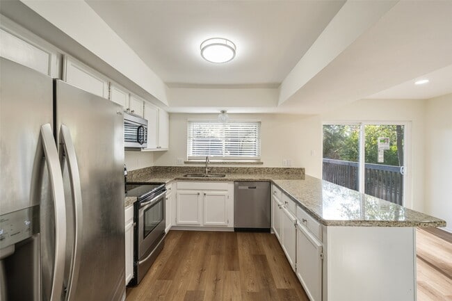 Building Photo - 3018 Sycamore Springs Dr