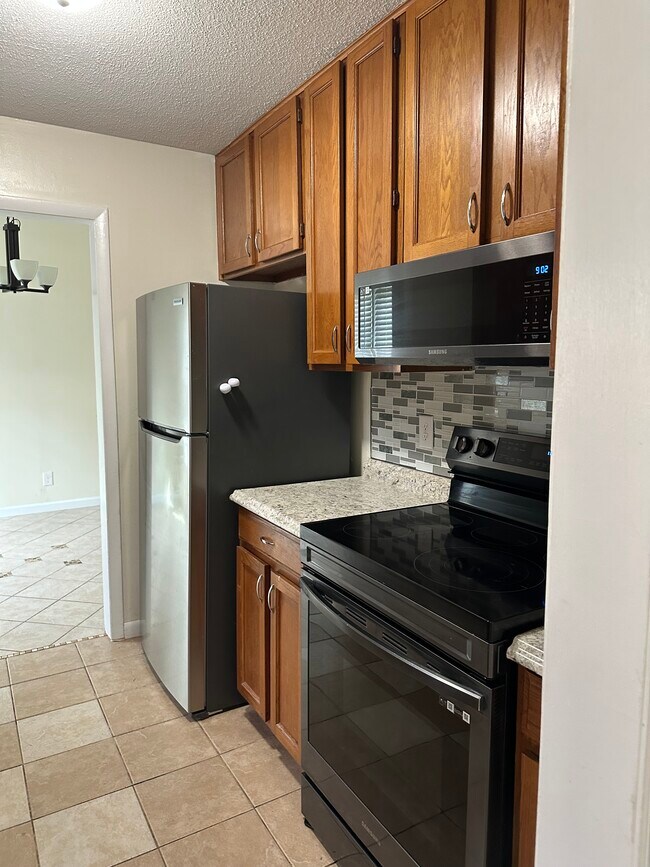 Building Photo - 106 Deerfield Dr