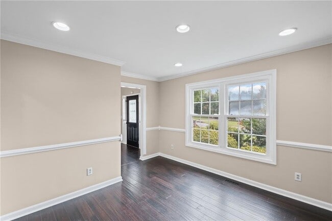 Building Photo - 2680 Nicholas Ct NE