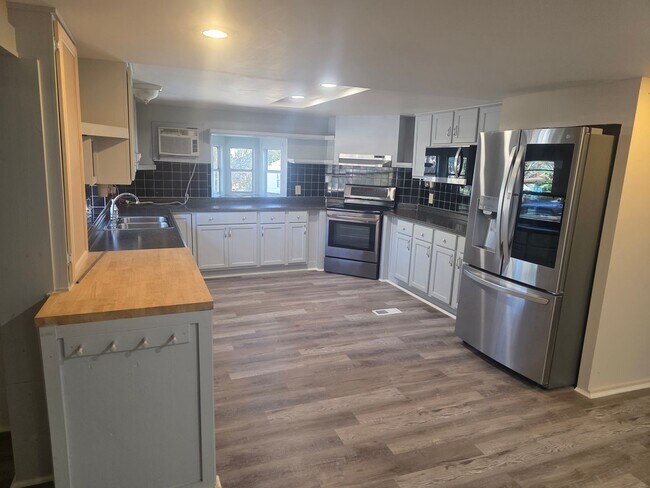 Building Photo - Updated 3 bedroom 2 bath Home for rent