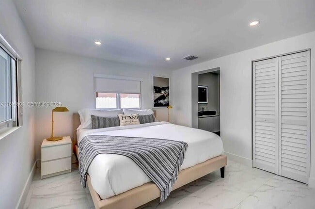 Building Photo - 3530 SW 104th Ave