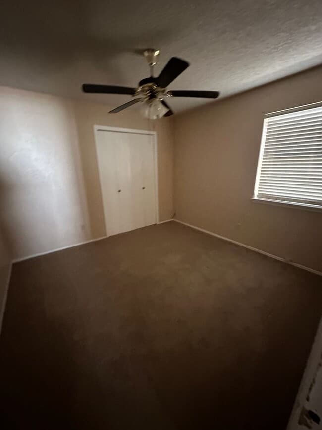 Building Photo - Very nice 3 bedroom 2 bath