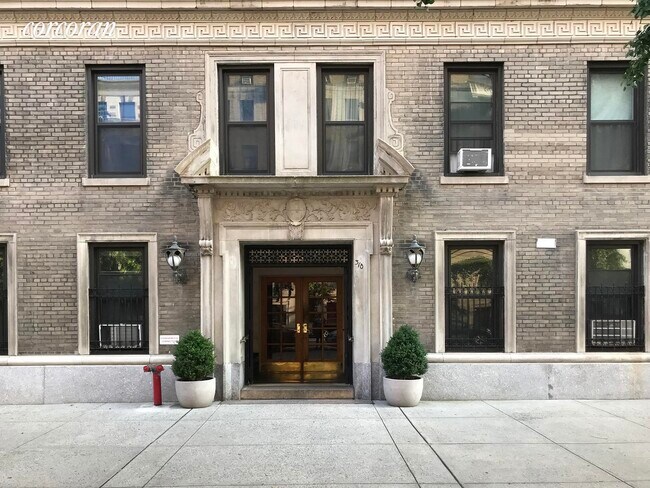 Building Photo - 69 W 106th St