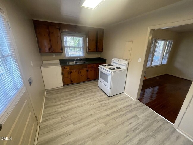 Building Photo - 429 Rose Ln