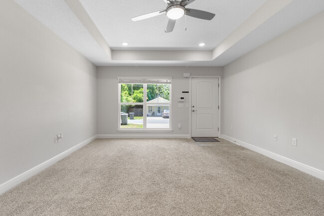 Building Photo - 8422 Rose Ave
