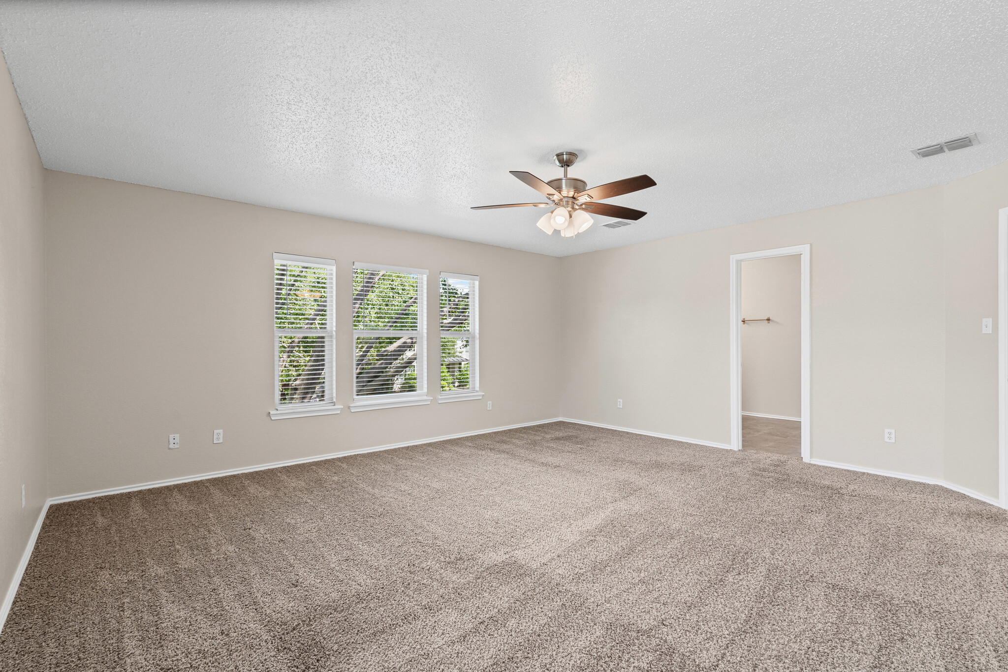 Building Photo - 6505 Tara Ln