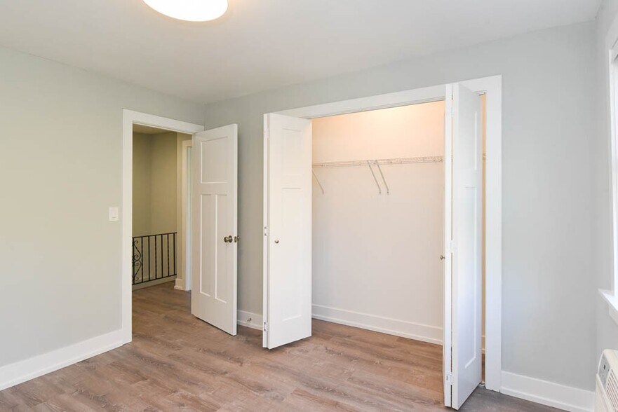 Building Photo - 450 W Barry