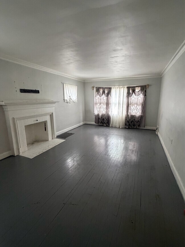 Building Photo - 1859 Goleta Ave