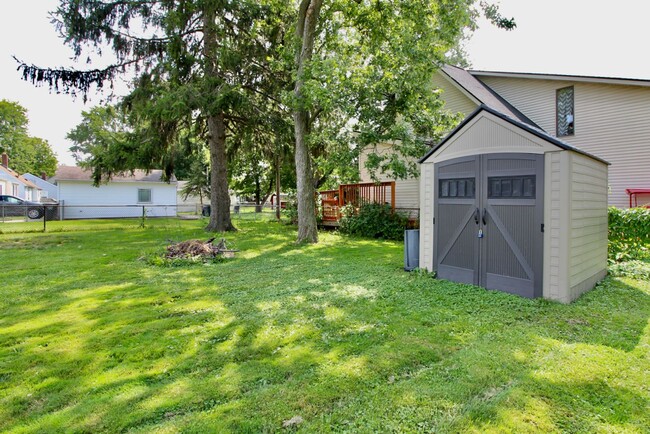 Building Photo - Three Bedroom House in Maumee