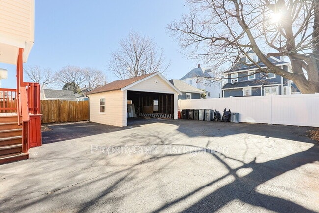 Building Photo - 105 Marlboro St