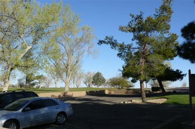 Building Photo - 3 Bedroom Condo on Antelope Hills Golf Cou...