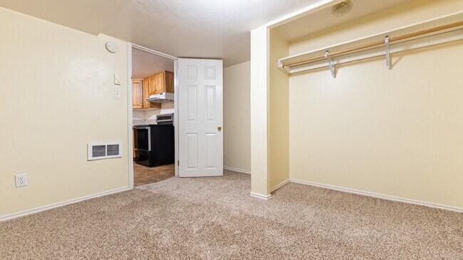 Building Photo - 725 N 10th Ave