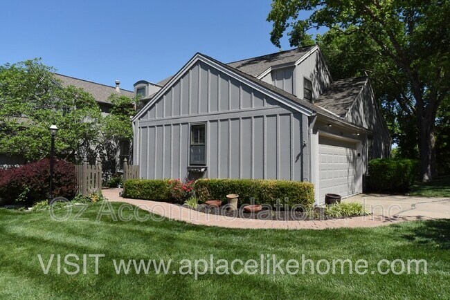 Building Photo - 4300 W 111th Terrace