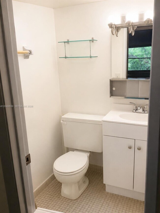 Building Photo - 500 Village Green Cir W