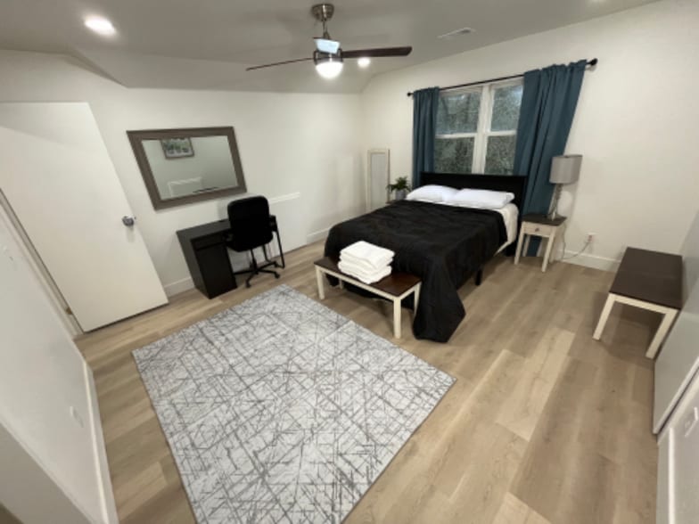 Building Photo - 4059 Ridge St