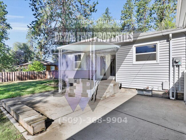 Building Photo - Charming Shadle District 3 bedroom with RV...