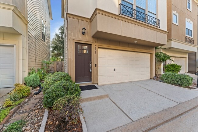 Building Photo - 3202 Clearview Cir