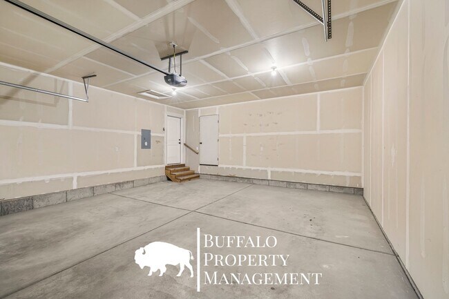 Building Photo - 4211 Roy Cir