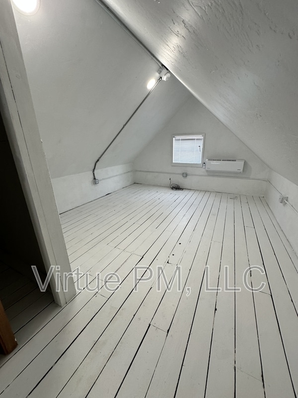 Building Photo - 1107 3rd St