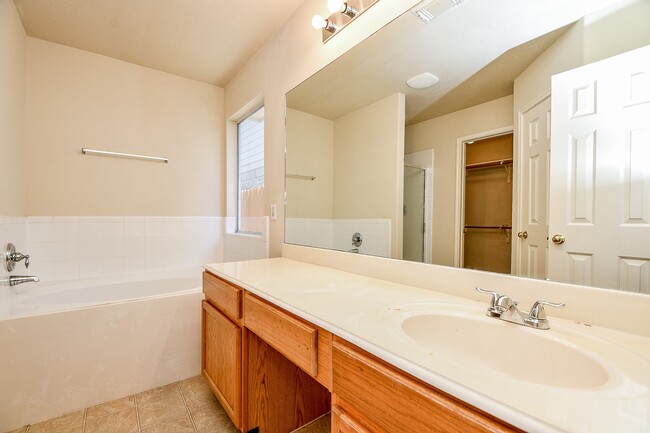 Building Photo - 13979 Maximos Dr