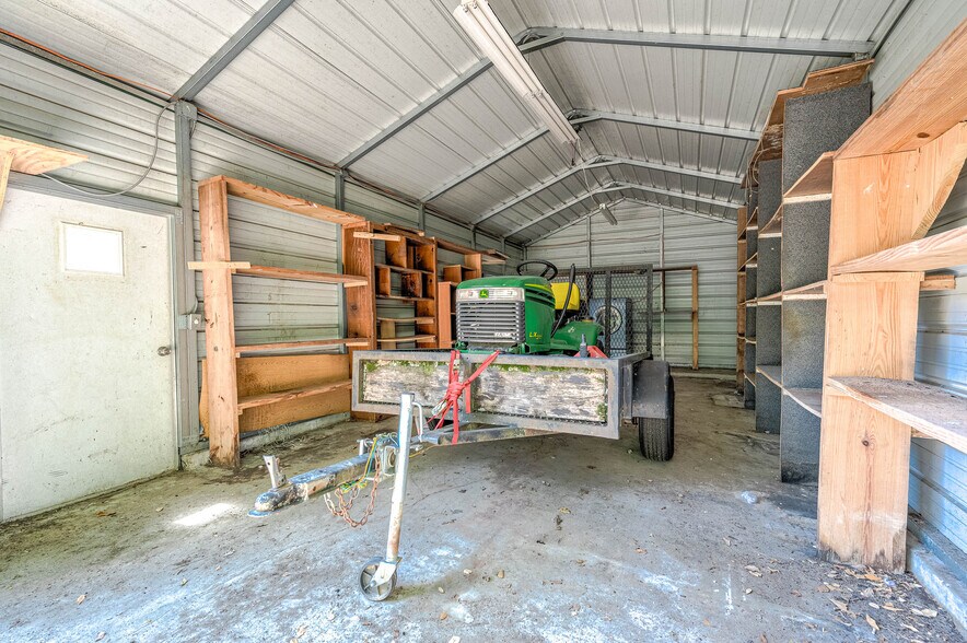 Shed (Mower and Trailer not included) - 4111 Victoria Ave