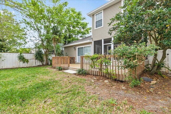 Building Photo - Lovely contemporary home in popular South Jax Beach!