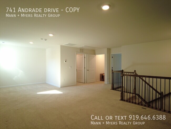 Building Photo - 741 Andrade Dr