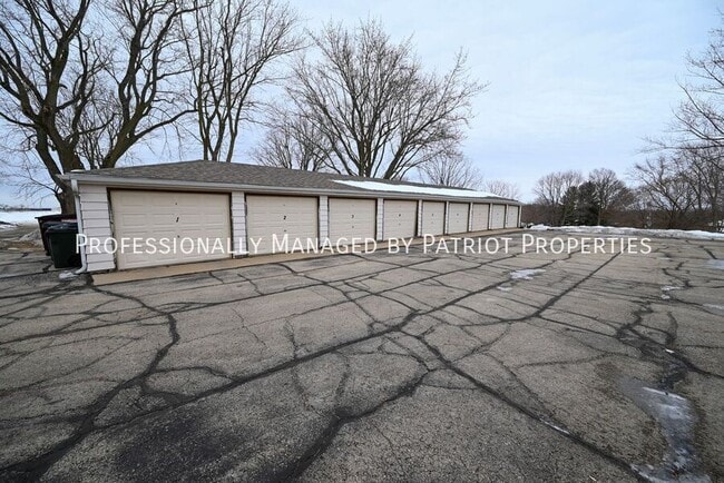 Building Photo - 616 W Washington St