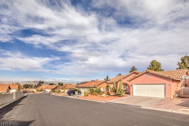 Building Photo - Gated Community, 1-Story, 3 Bedrooms Home ...
