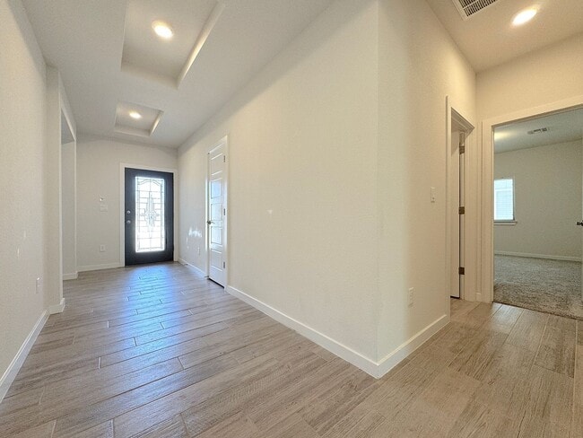 Building Photo - East El Paso 4 bed 2 Bath Refrig A/C!